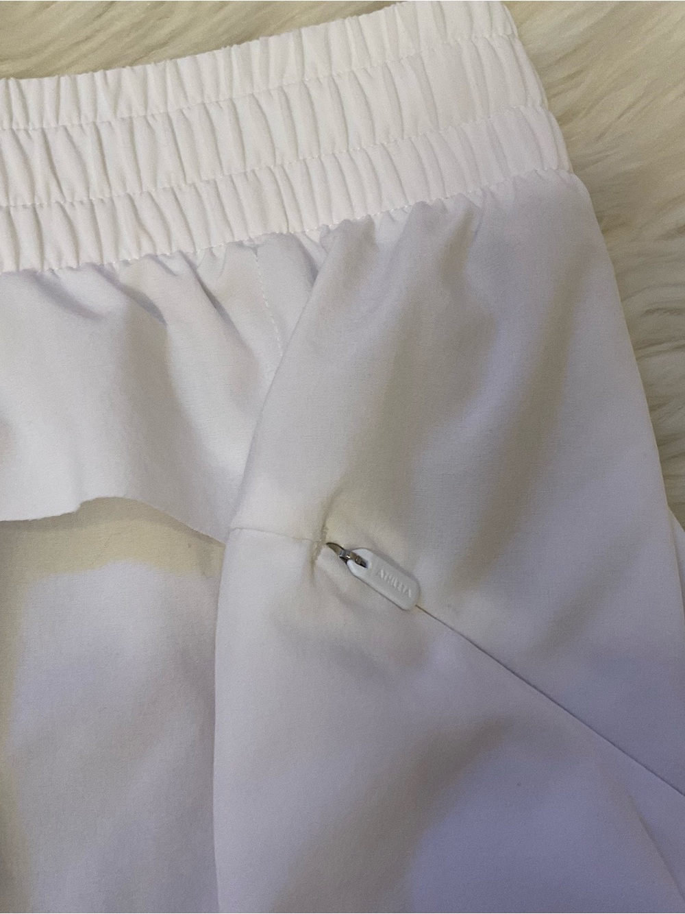 Athleta Mesh Racer Run 4” Short - Medium - White - Picture 12 of 12